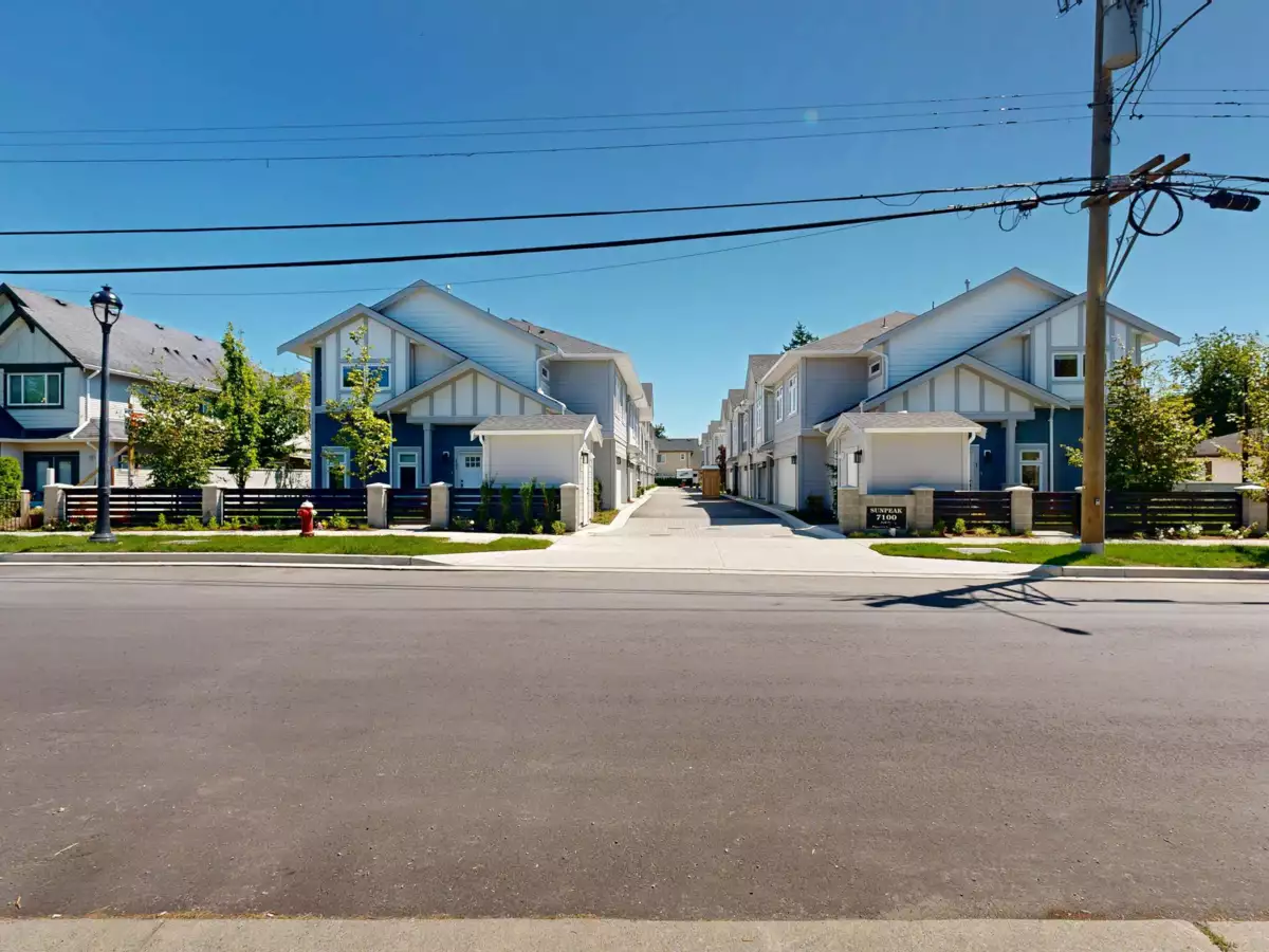 Kitchen Island Photo of 15 7100 Ash Street, Richmond, BC