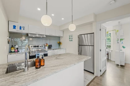401 16 Lakewood Drive, Vancouver, BC, Vancouver — Apartment/Condo for sale