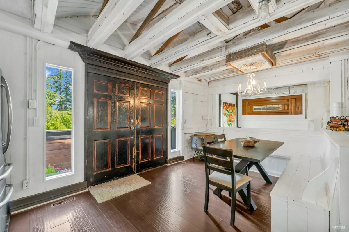 Living Room Photo of 20288 43a Avenue, Langley, BC