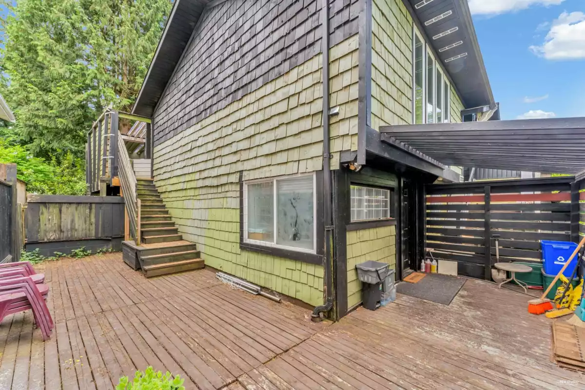 Swimming Pool Photo of 20288 43a Avenue, Langley, BC