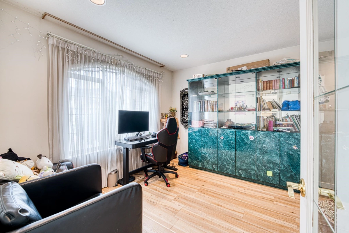 Entry Foyer Photo of 5020 Blundell Road, Richmond, BC