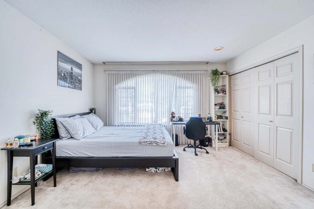 Front Yard Photo of 5020 Blundell Road, Richmond, BC