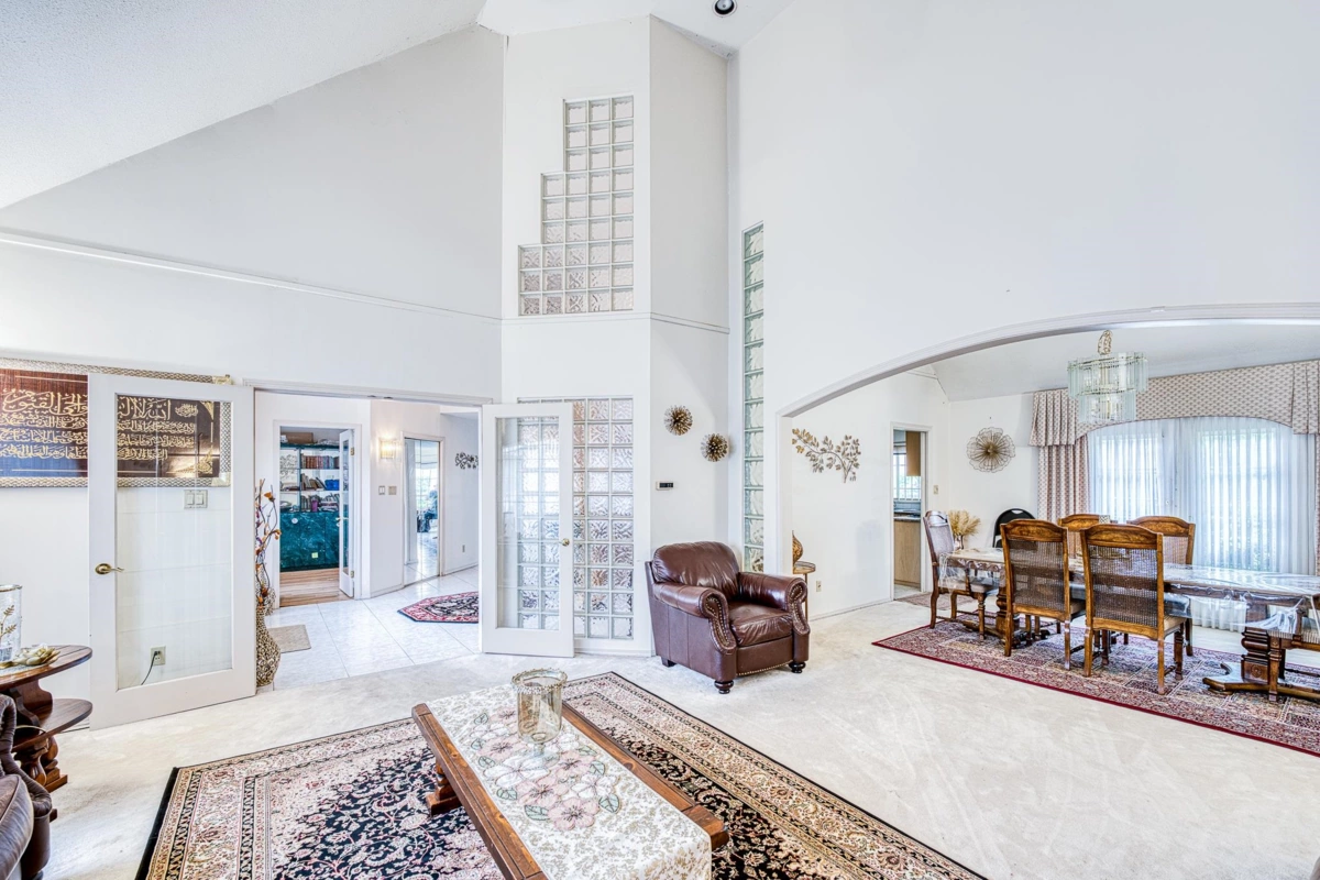 Kitchen Island Photo of 5020 Blundell Road, Richmond, BC