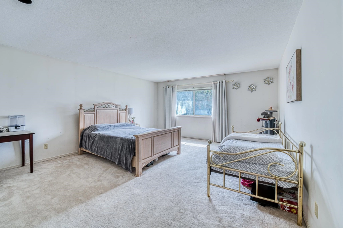 Swimming Pool Photo of 5020 Blundell Road, Richmond, BC