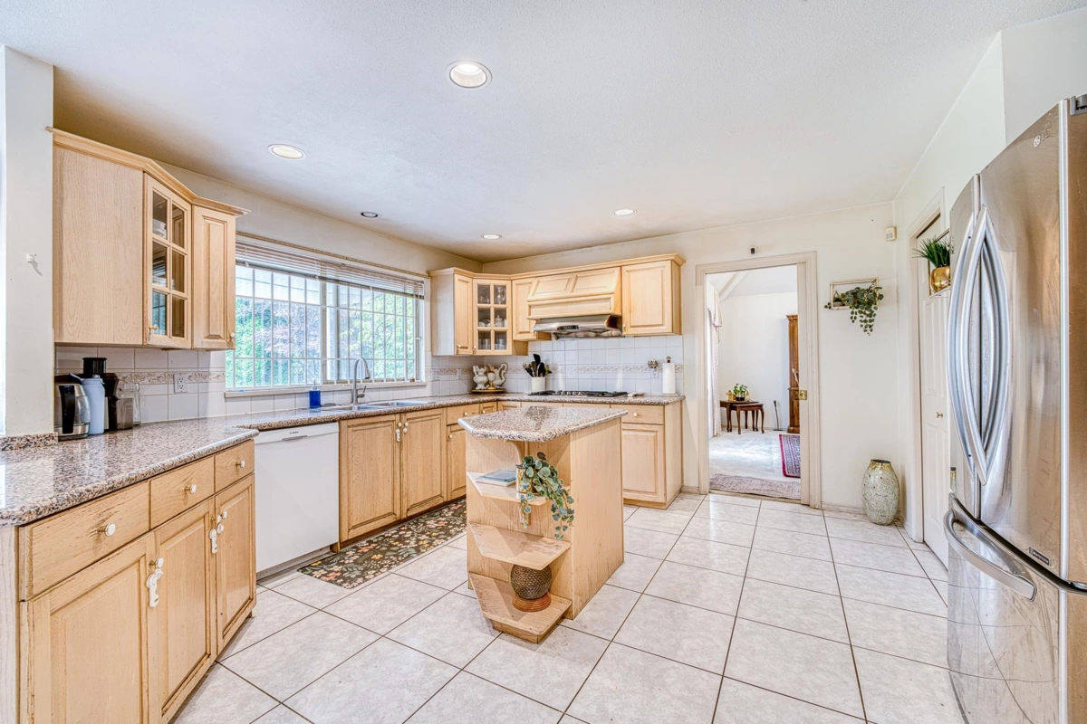 Walk-In Closet Photo of 5020 Blundell Road, Richmond, BC