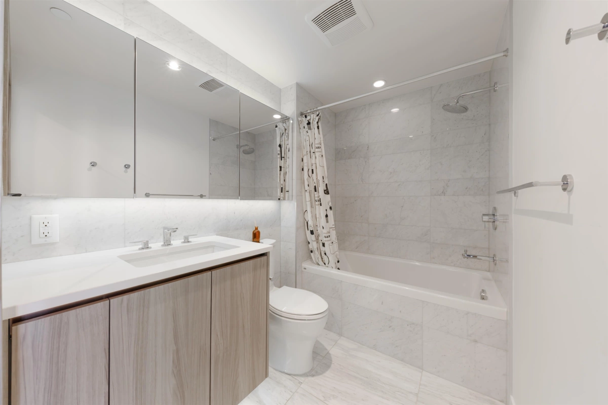 Powder Room Photo of 2816 89 Nelson Street, Vancouver, BC