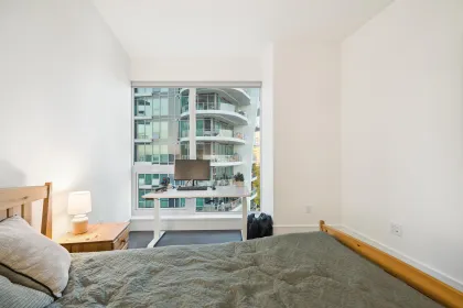 Hot Tub / Spa Photo of 1406 1500 Martin Street, White Rock, BC