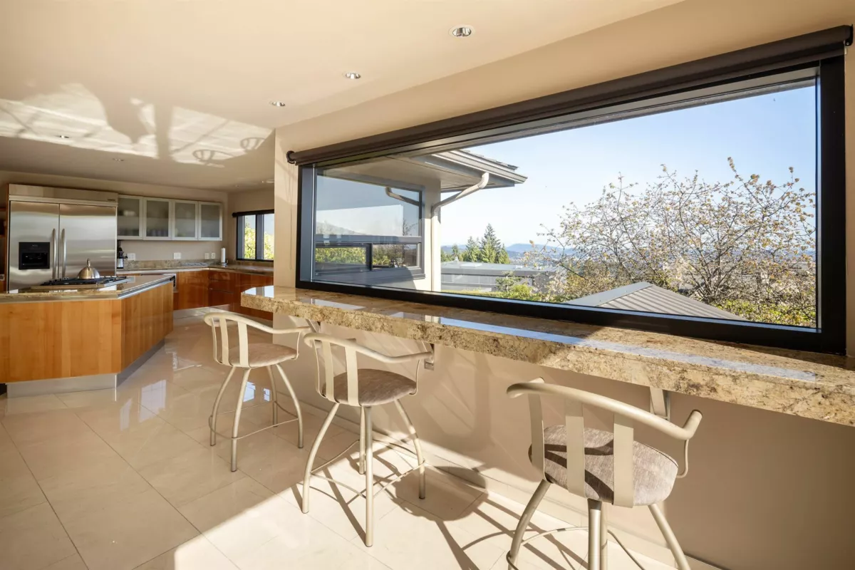 Breakfast Nook Photo of 1109 Hillside Road, West Vancouver, BC