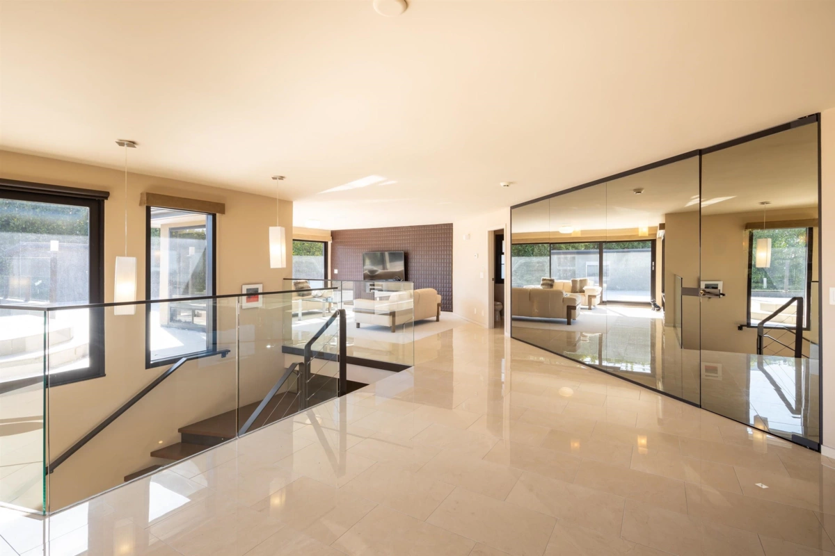 Kitchen Photo of 1109 Hillside Road, West Vancouver, BC
