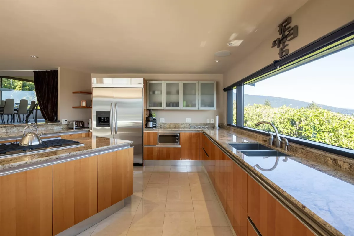 Primary Bedroom Photo of 1109 Hillside Road, West Vancouver, BC