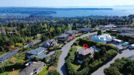 1109 Hillside Road, West Vancouver, BC