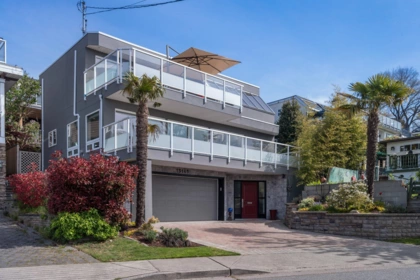 15145 Victoria Avenue, White Rock, BC, White Rock — Single Family Residence for sale