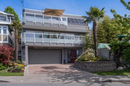 15145 Victoria Avenue, White Rock, BC, White Rock — Single Family Residence for sale