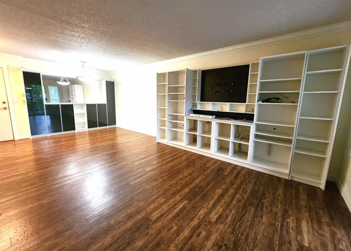 Dining Area Photo of 102 5664 200 Street, Langley, BC