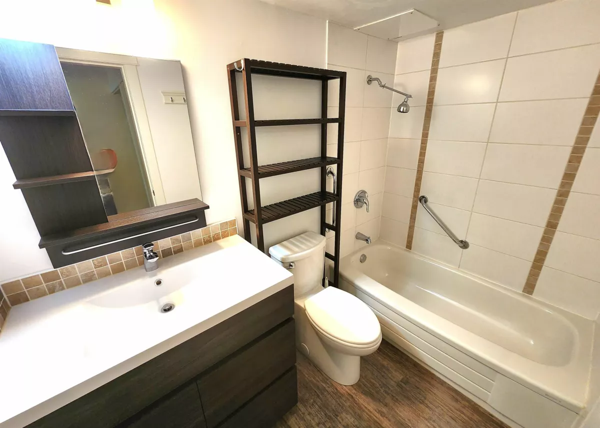 Entry Foyer Photo of 102 5664 200 Street, Langley, BC