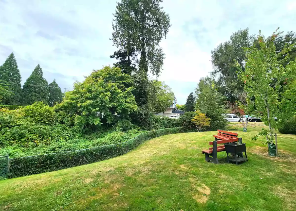 Front Yard Photo of 102 5664 200 Street, Langley, BC