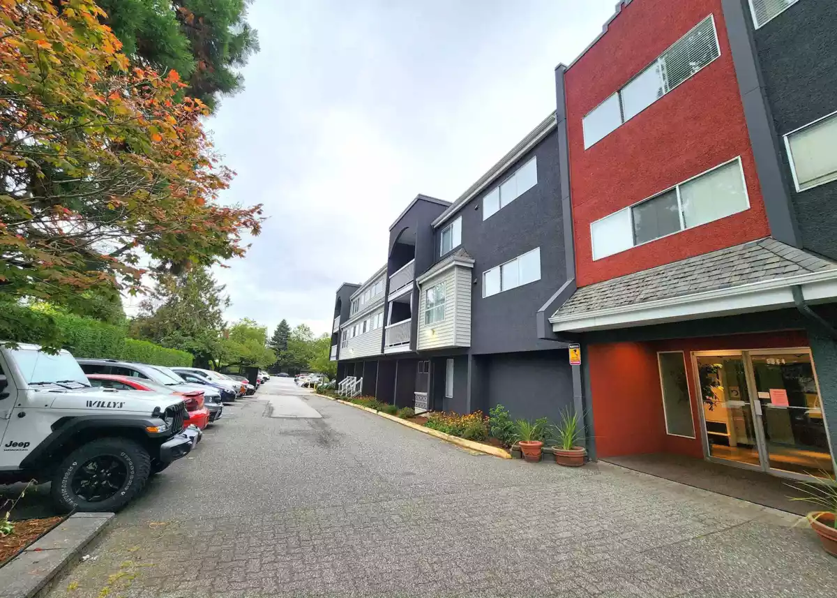 Hallway Photo of 102 5664 200 Street, Langley, BC