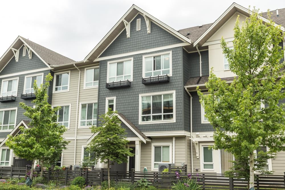 Living Room Photo of 162 1894 Osprey Drive, Tsawwassen, BC