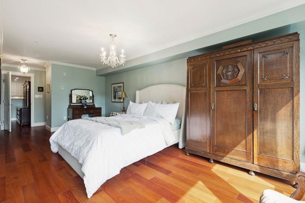 Entry Foyer Photo of 220 15210 Pacific Avenue, White Rock, BC