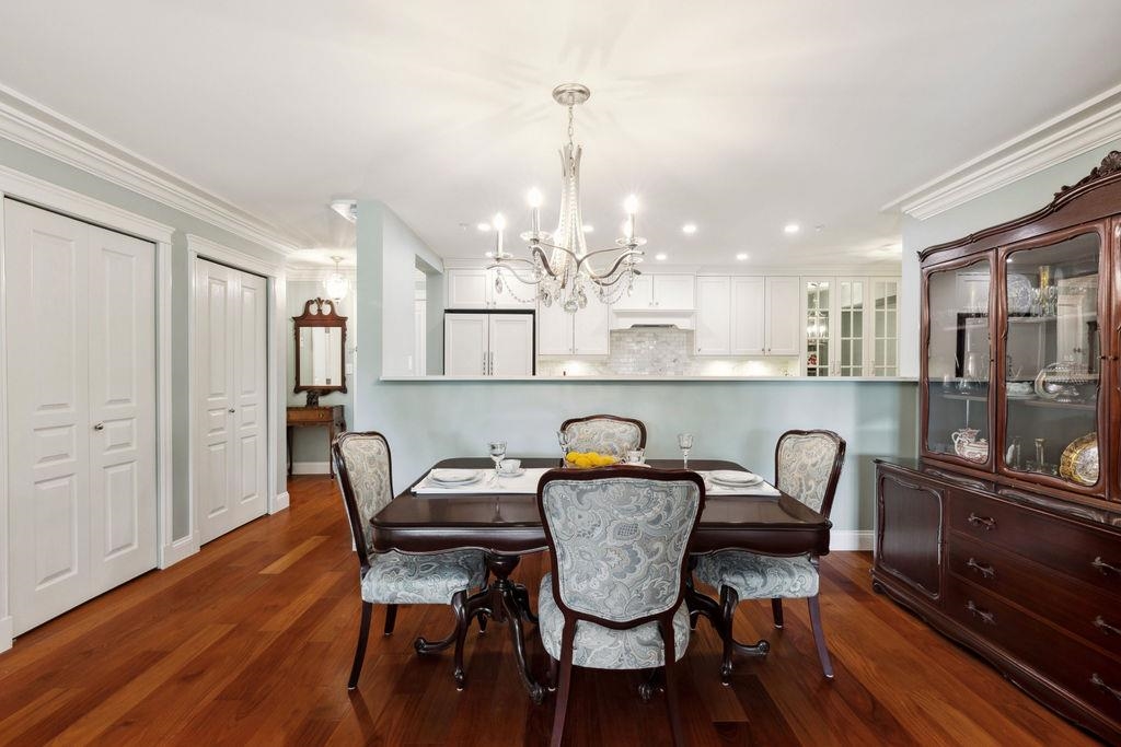 Kitchen Island Photo of 220 15210 Pacific Avenue, White Rock, BC