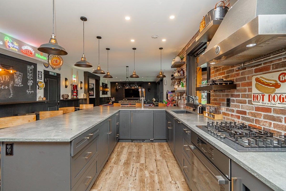 Basement Recreation Room Photo of 601 200 Street, Langley, BC