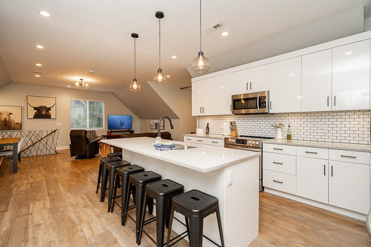 Hallway Photo of 601 200 Street, Langley, BC