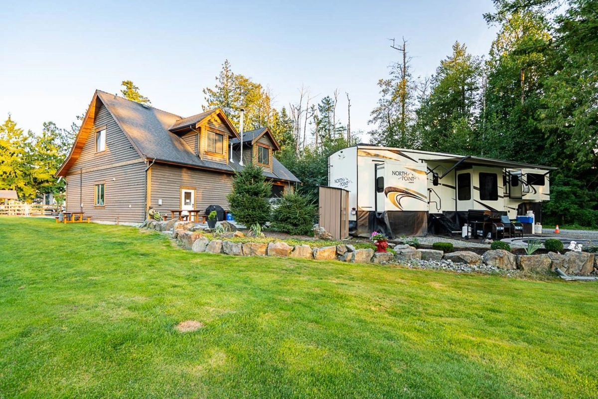 Hot Tub / Spa Photo of 601 200 Street, Langley, BC