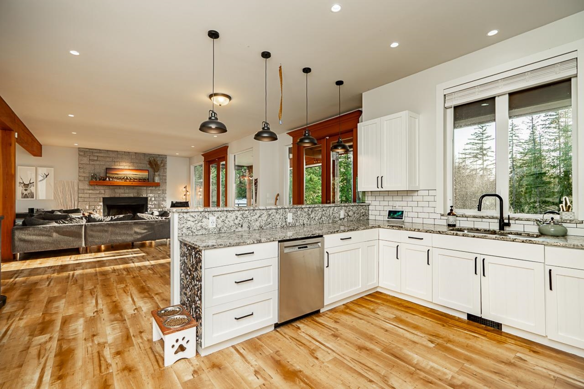 Kitchen Island Photo of 601 200 Street, Langley, BC