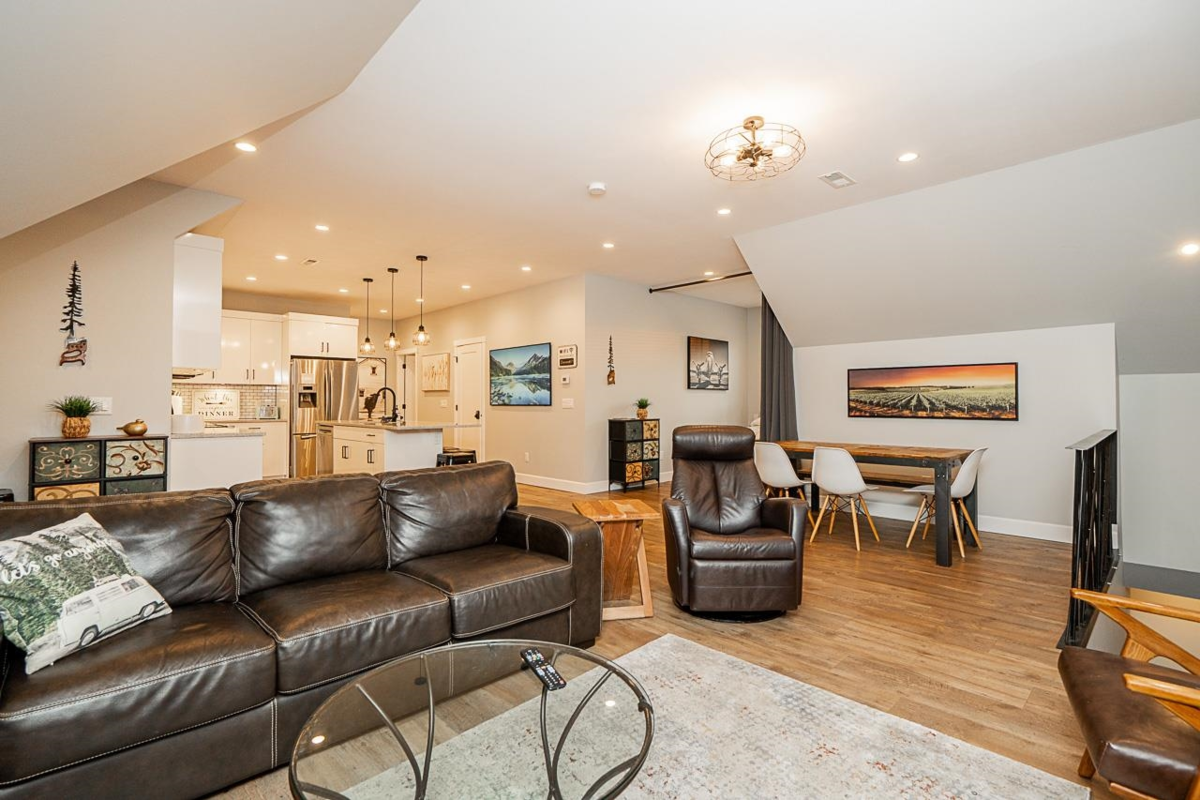 Mudroom Photo of 601 200 Street, Langley, BC