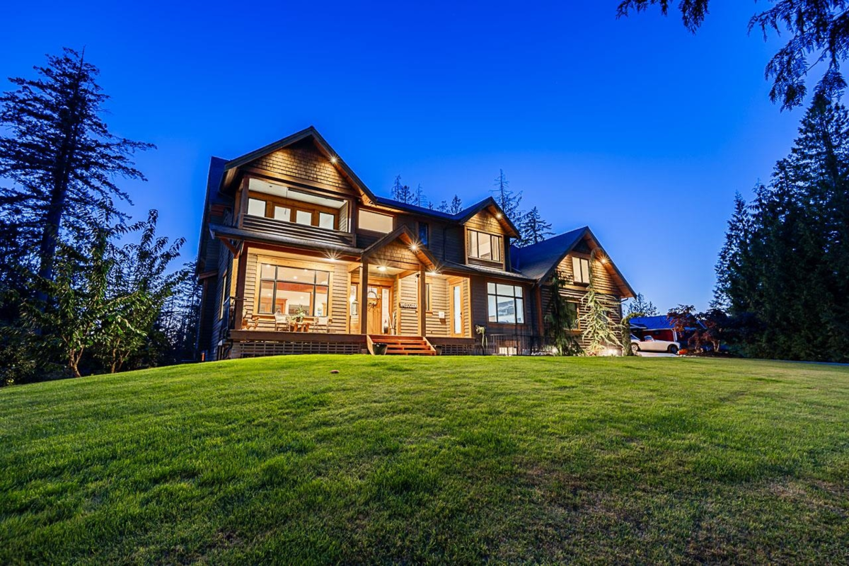 Outdoor Kitchen Photo of 601 200 Street, Langley, BC