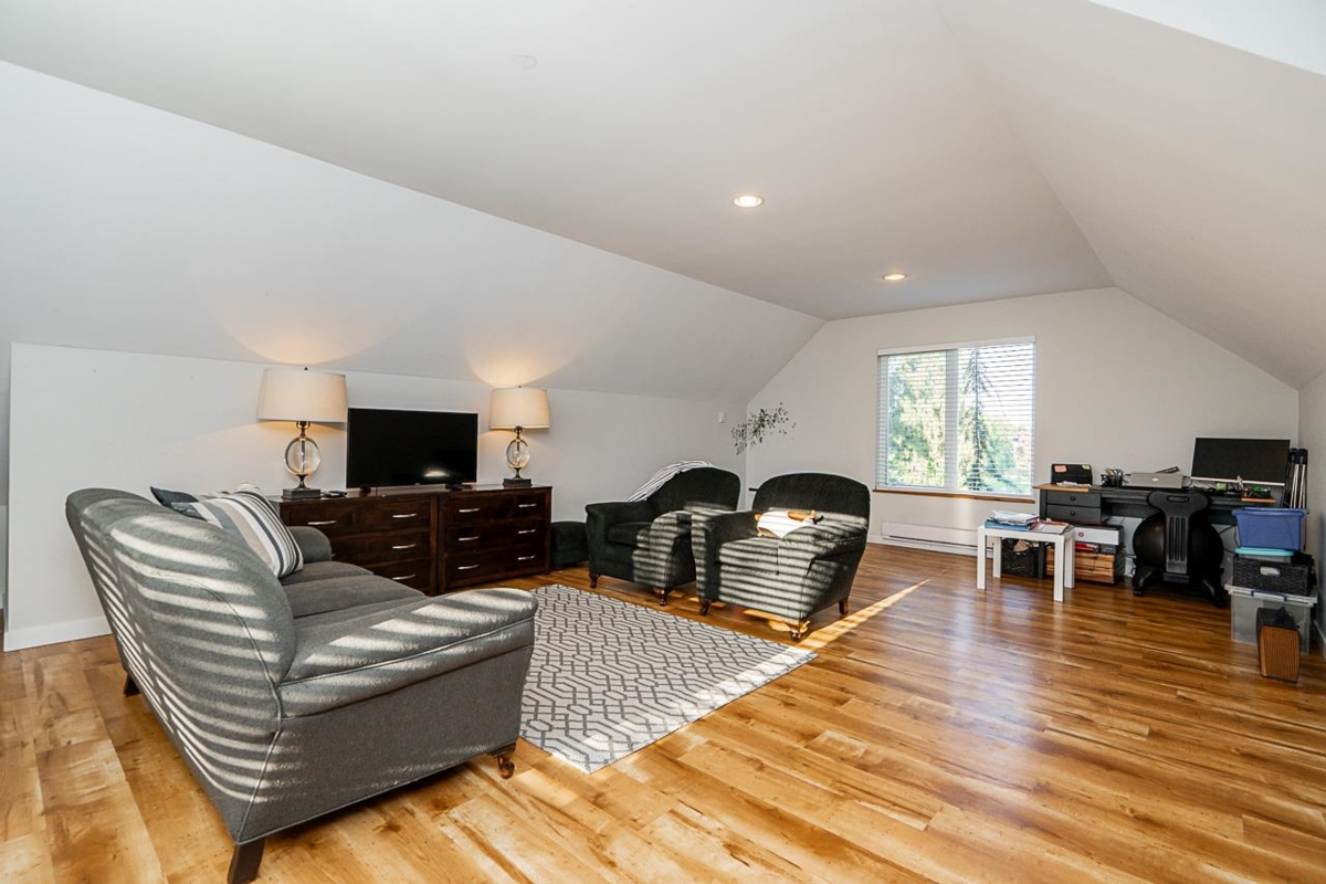 Powder Room Photo of 601 200 Street, Langley, BC