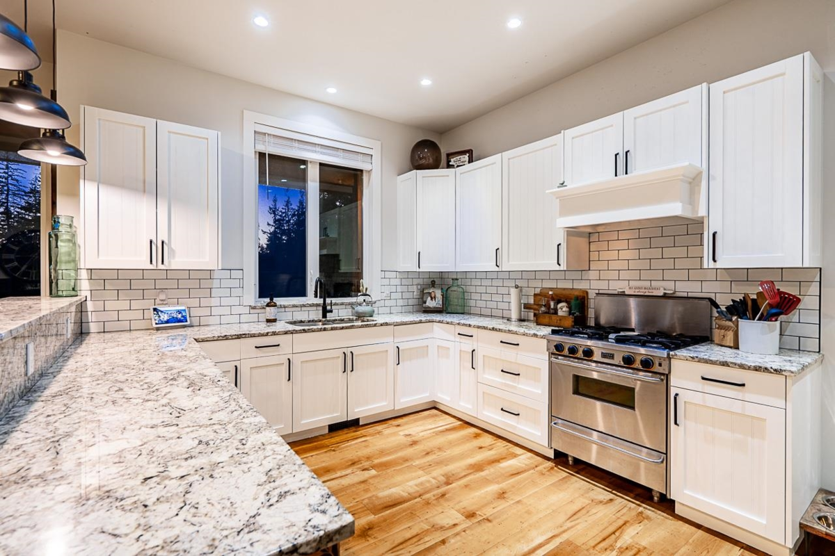 Staircase Photo of 601 200 Street, Langley, BC