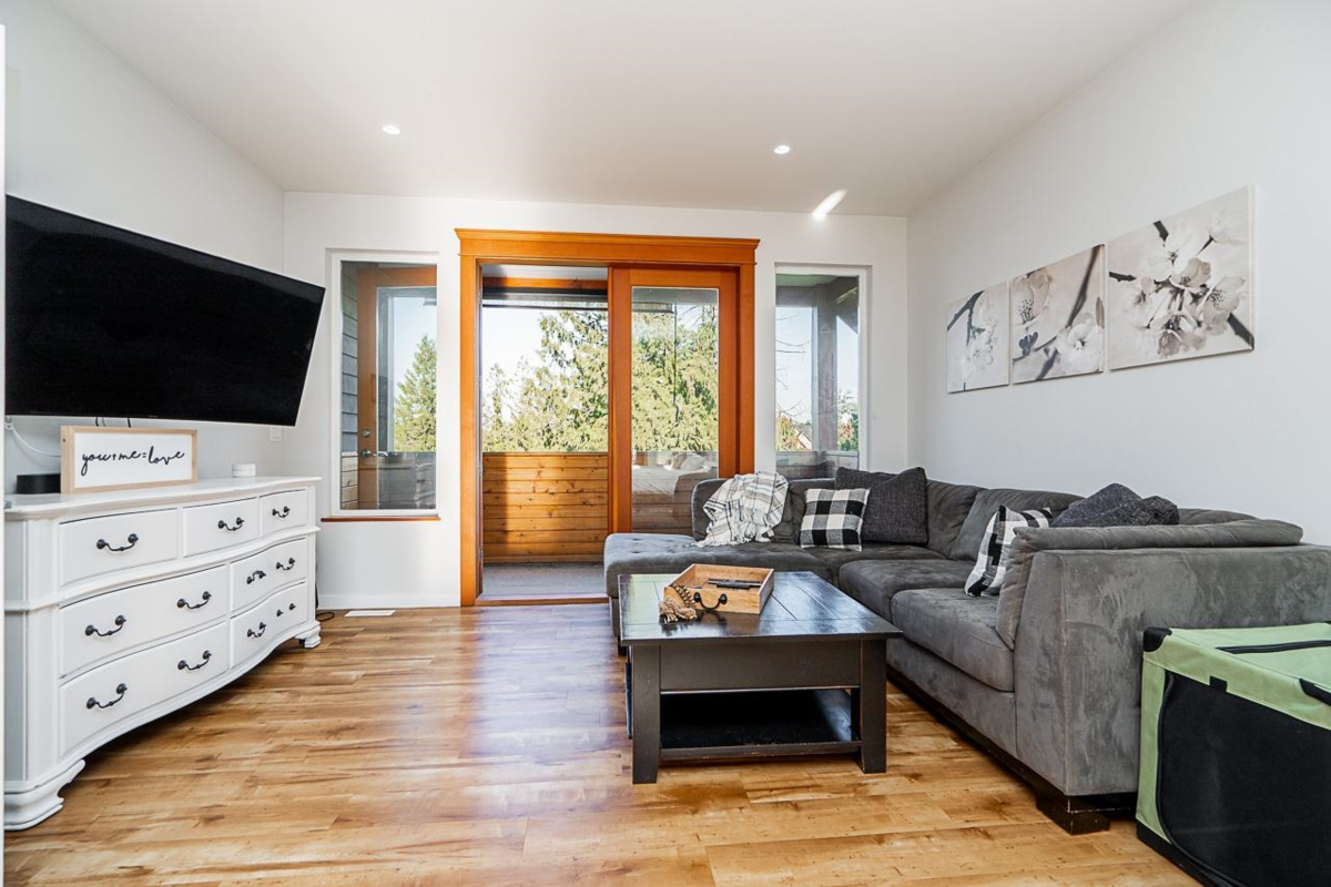 Walk-In Closet Photo of 601 200 Street, Langley, BC