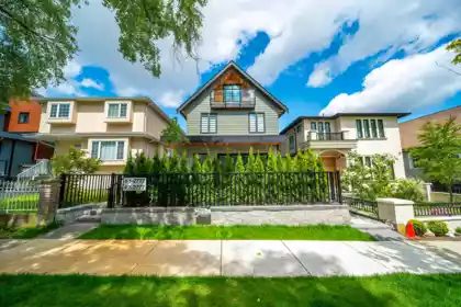 Backyard Photo of 1 2777 E 27th Avenue, Vancouver, BC