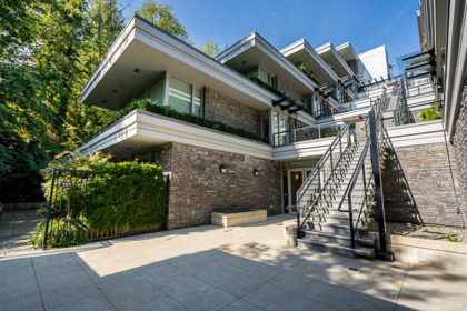 101 988 Keith Road, West Vancouver, BC