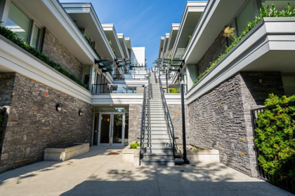 101 988 Keith Road, West Vancouver, BC
