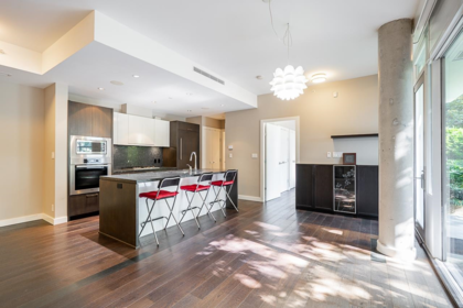 Powder Room Photo of 101 988 Keith Road, West Vancouver, BC