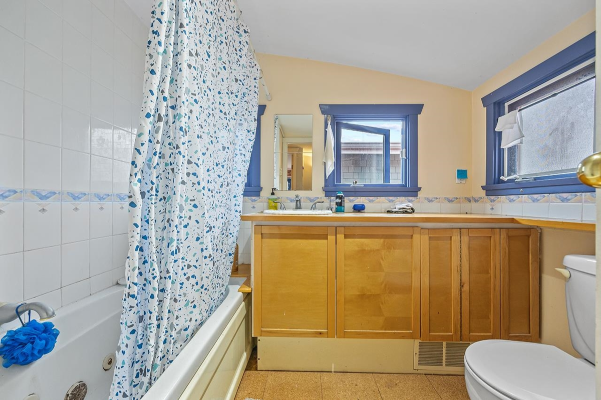 Entry Foyer Photo of 3825 W 31st Avenue, Vancouver, BC