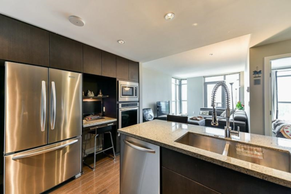2605 3008 Glen Drive, Coquitlam, BC, Coquitlam — Apartment/Condo for sale