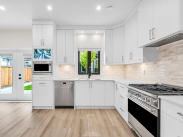 Breakfast Nook Photo of 2 4257 Knight Street, Vancouver, BC