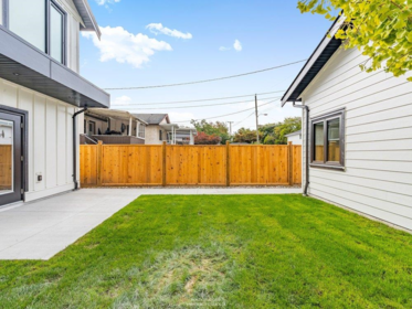 Front Yard Photo of 2 4257 Knight Street, Vancouver, BC