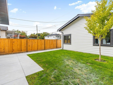 Garden / Landscaping Photo of 2 4257 Knight Street, Vancouver, BC