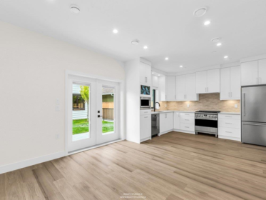 Kitchen Photo of 2 4257 Knight Street, Vancouver, BC