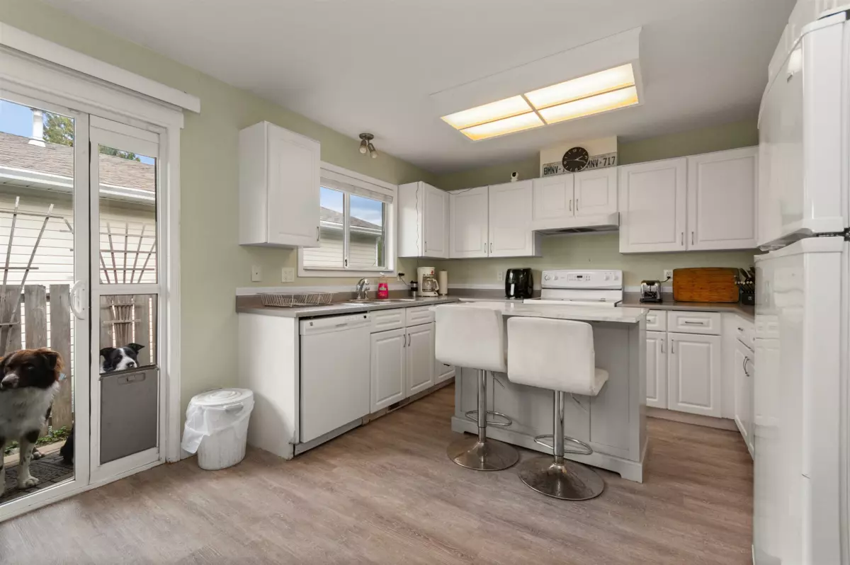 Breakfast Nook Photo of 9520 Carroll Street, Chilliwack, BC