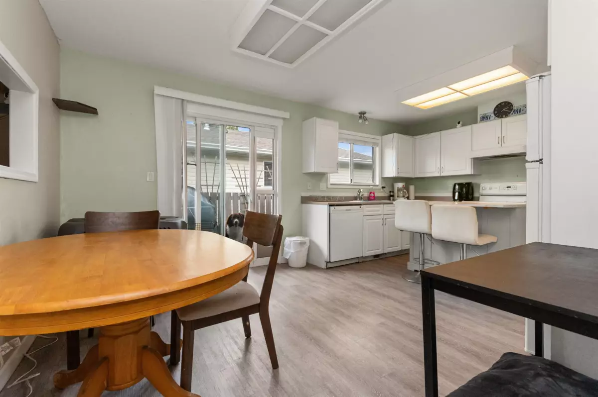 Guest Bathroom Photo of 9520 Carroll Street, Chilliwack, BC