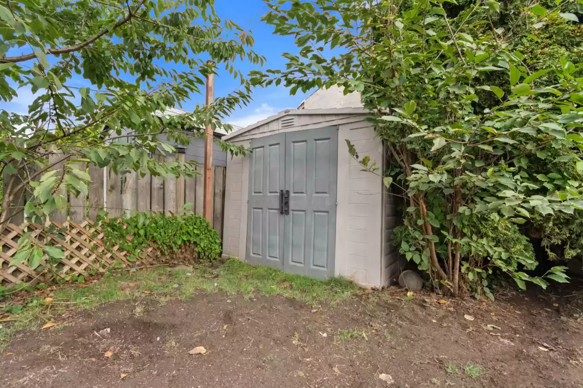 Hot Tub / Spa Photo of 9520 Carroll Street, Chilliwack, BC