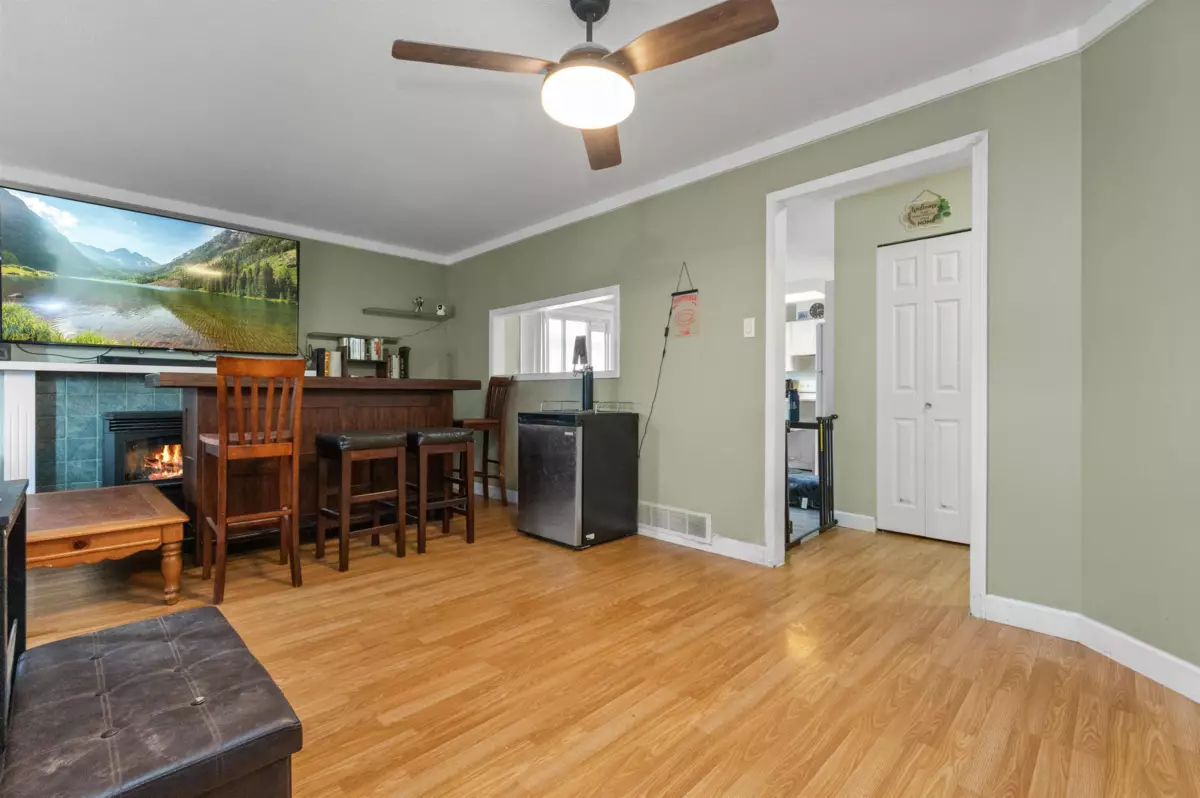 Kitchen Island Photo of 9520 Carroll Street, Chilliwack, BC