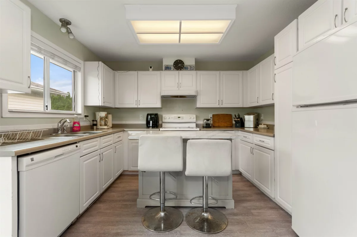 Primary Bathroom Photo of 9520 Carroll Street, Chilliwack, BC