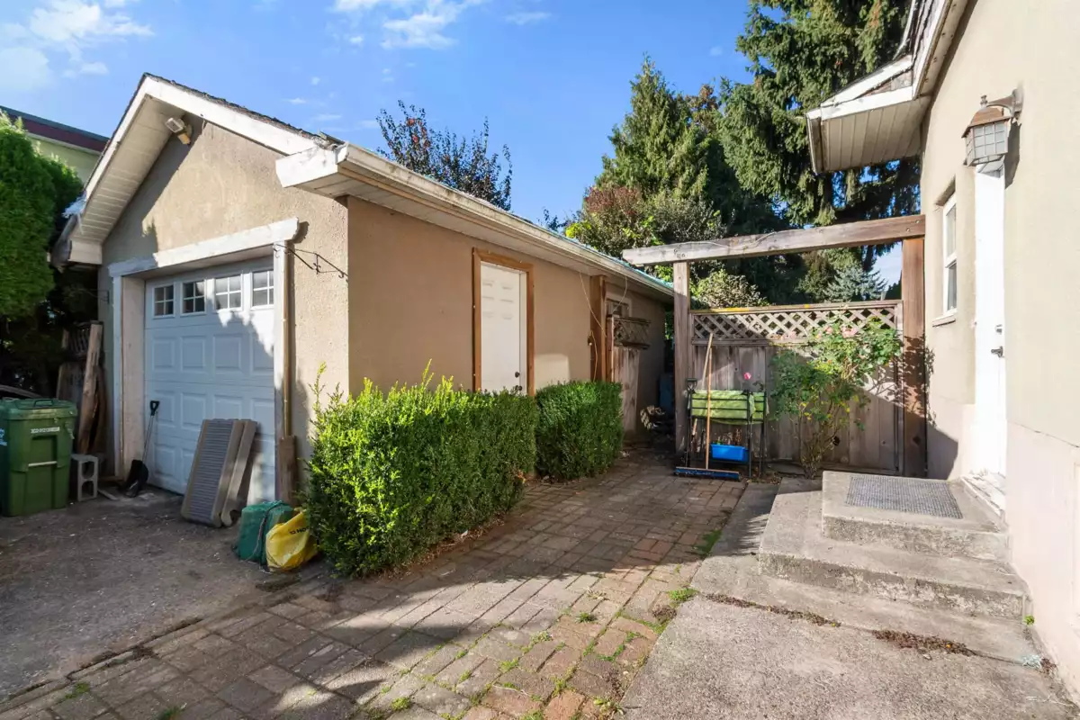 Breakfast Nook Photo of 46197 Reece Avenue, Chilliwack, BC