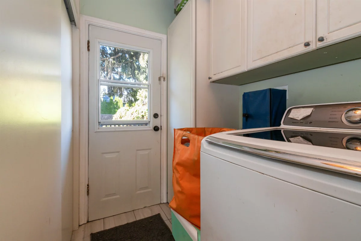 Entry Foyer Photo of 46197 Reece Avenue, Chilliwack, BC